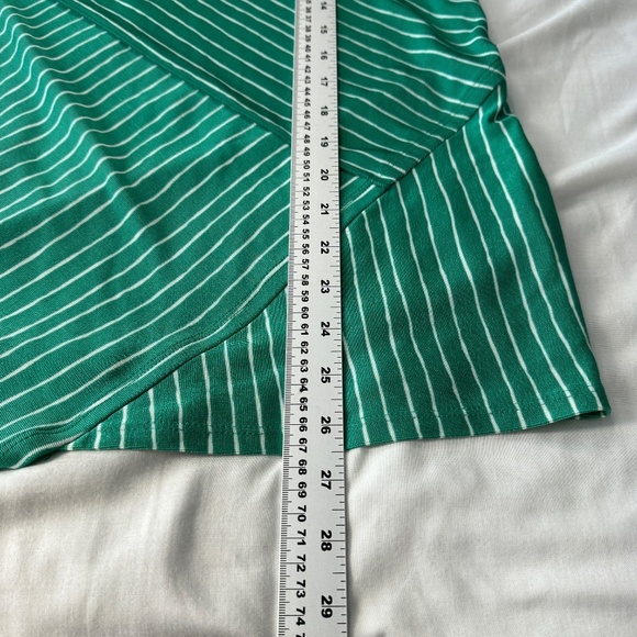 CHICO'S TRAVELERS Women's 3/4 Sleeve Asymmetrical V-Neck Shirt Green Medium - Picture 9 of 12